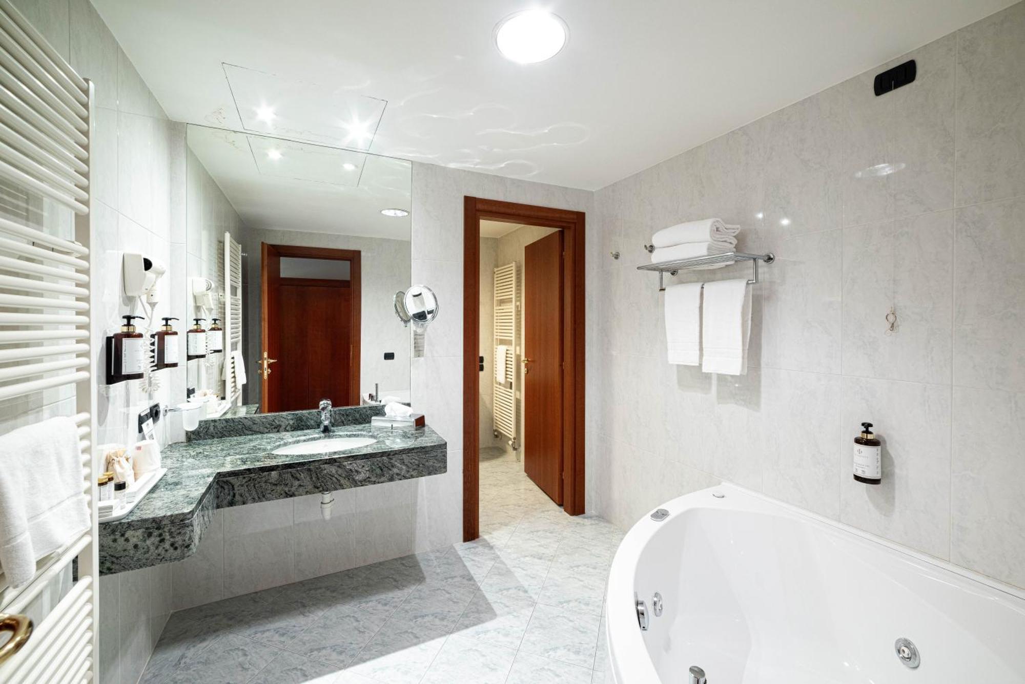 Phi Hotel Cavalieri ブラ エクステリア 写真