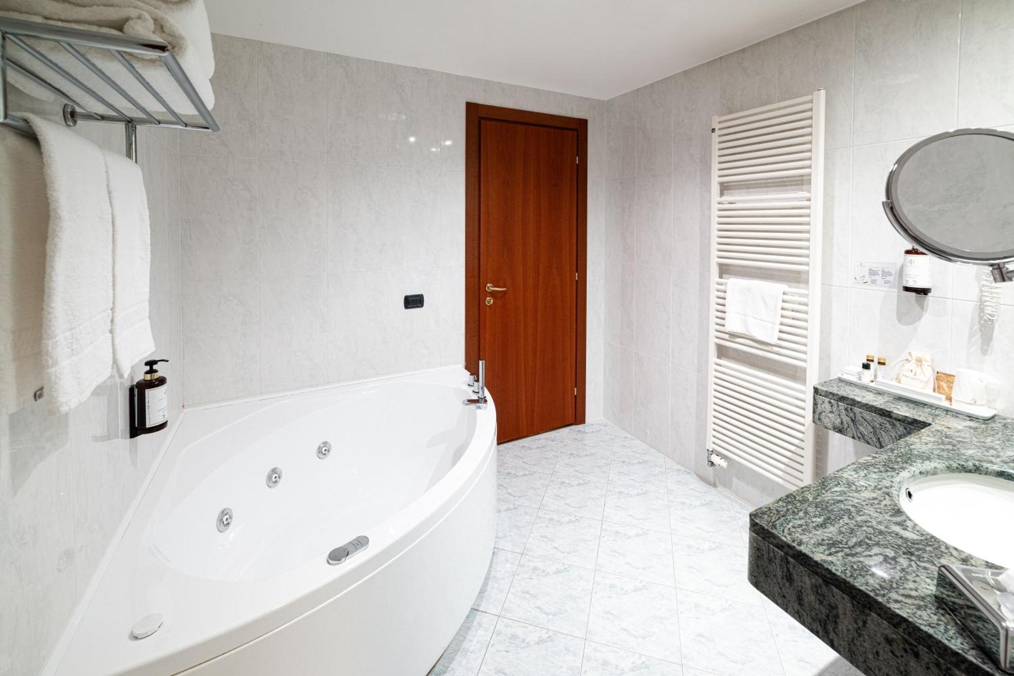 Phi Hotel Cavalieri ブラ エクステリア 写真